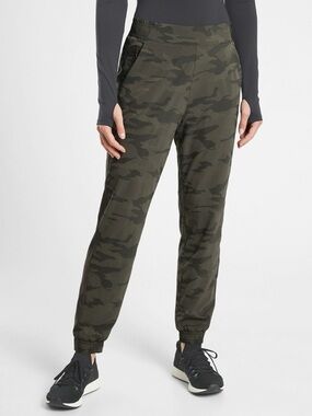 Athleta brooklyn textured lined Camo Joggers